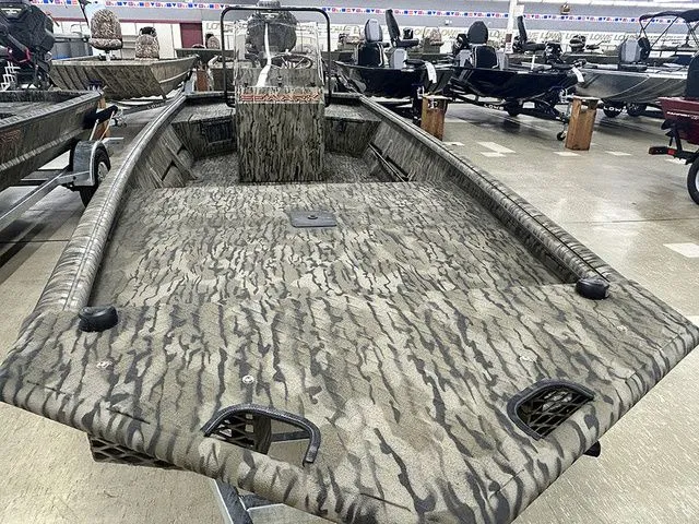 Slide: The Image of SeaArk Mud Runner 180 2026 - 4