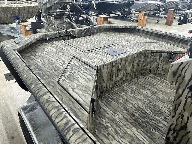 Slide: The Image of SeaArk Mud Runner 180 2026 - 6