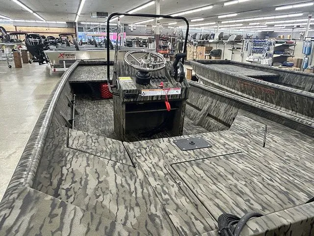 Slide: The Image of SeaArk Mud Runner 180 2026 - 7