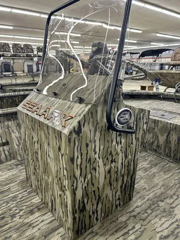 Slide: The Image of SeaArk Mud Runner 180 2026 - 8