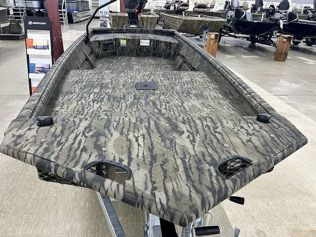 Slide: The Image of SeaArk Mud Runner 180 2026 - 4