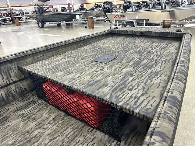 Slide: The Image of SeaArk Mud Runner 180 2026 - 5