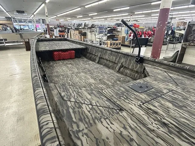 Slide: The Image of SeaArk Mud Runner 180 2026 - 7