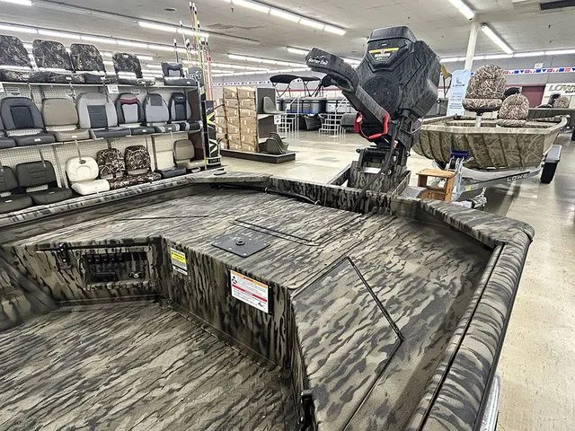 Slide: The Image of SeaArk Mud Runner 180 2026 - 8