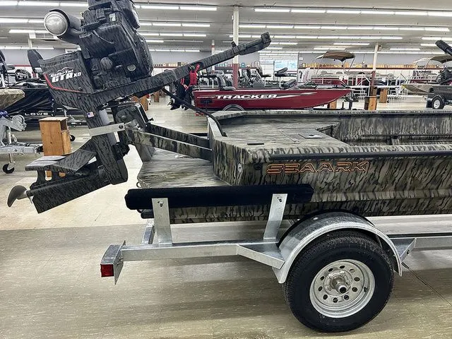 Slide: The Image of SeaArk Mud Runner 180 2026 - 9