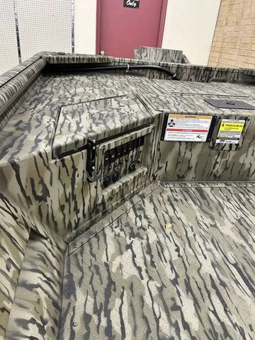 Slide: The Image of SeaArk Mud Runner 180 2026 - 4