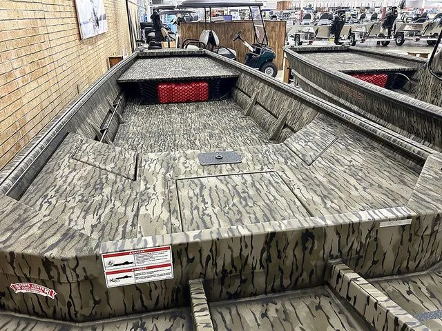 Slide: The Image of SeaArk Mud Runner 180 2026 - 6