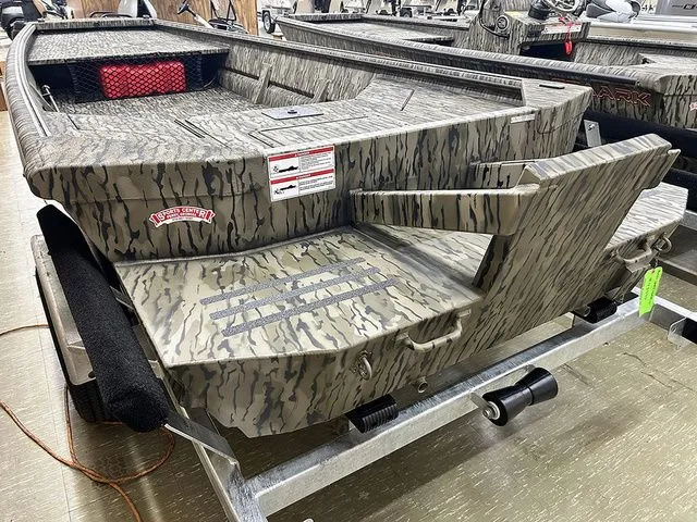 Slide: The Image of SeaArk Mud Runner 180 2026 - 8