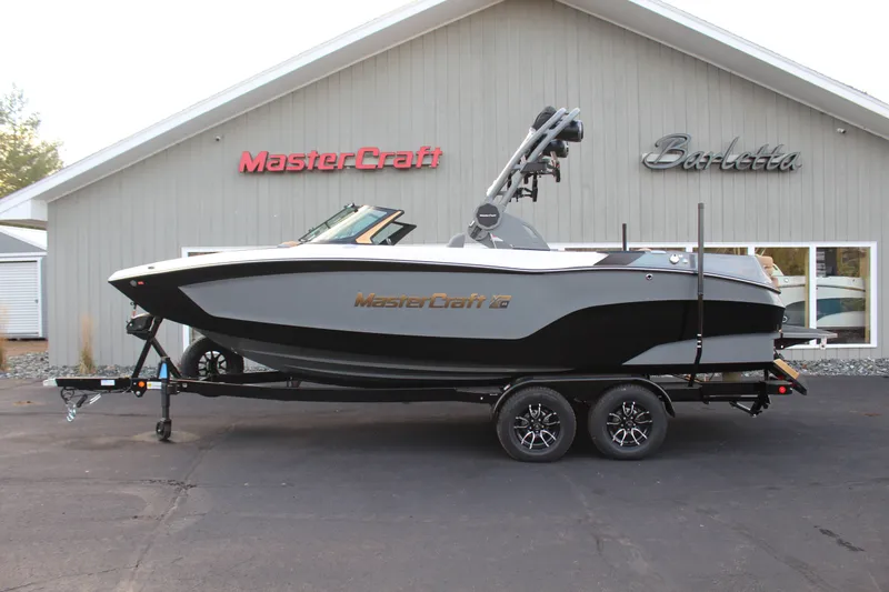 The Image of MasterCraft XT22 2026 - 1