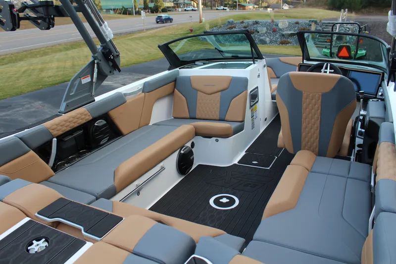 Slide: The Image of MasterCraft XT22 2026 - 10