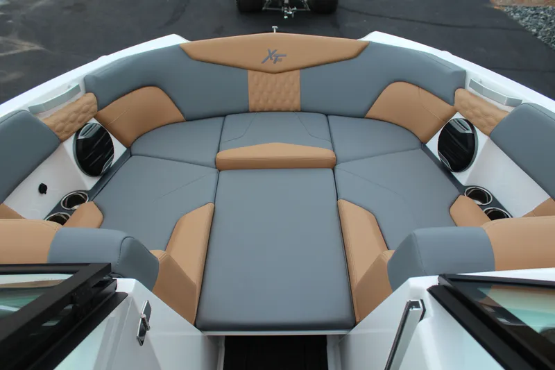 Slide: The Image of MasterCraft XT22 2026 - 15