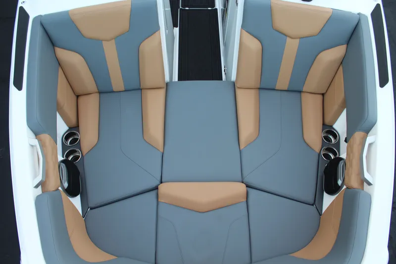 Slide: The Image of MasterCraft XT22 2026 - 17