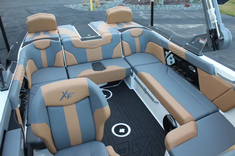 Slide: The Image of MasterCraft XT22 2026 - 19