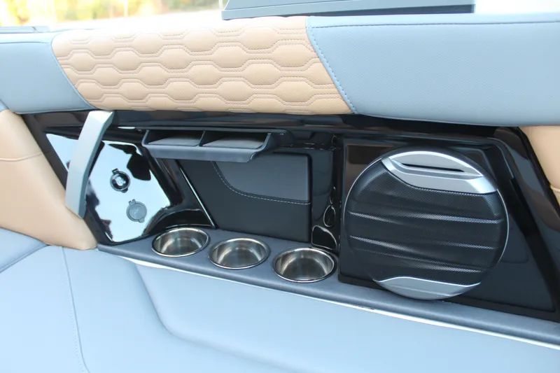 Slide: The Image of MasterCraft XT22 2026 - 20