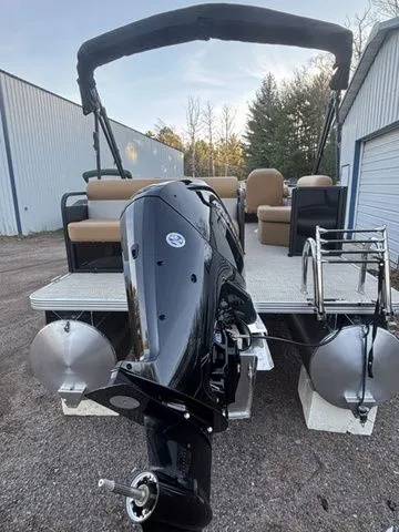 Slide: The Image of Crest Conquest SE 220 Cruise 2026 - 8