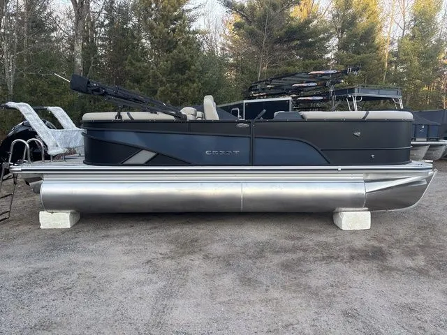 The Image of Crest Conquest 215 SLC 2026 - 1