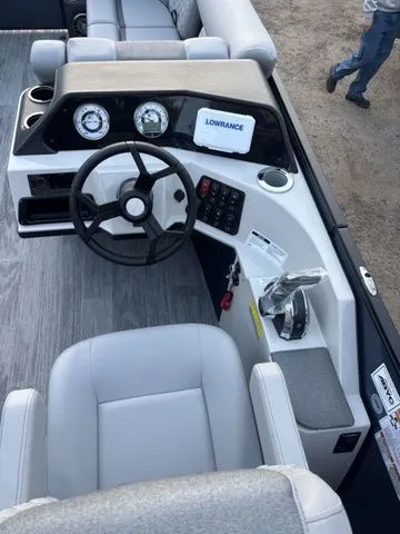 Slide: The Image of Crest Conquest 230 SLC 2026 - 14