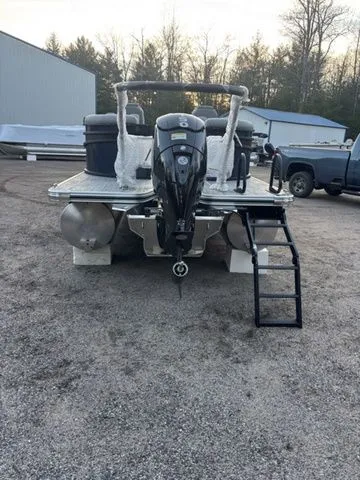 Slide: The Image of Crest Conquest 230 SLC 2026 - 7