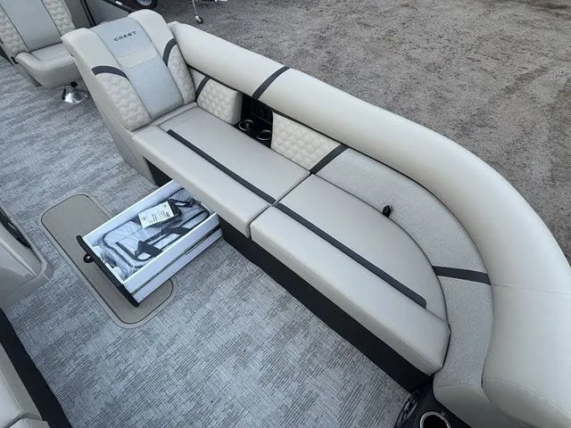 Slide: The Image of Crest Conquest 250 SLC 2026 - 10