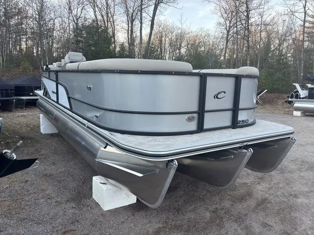 Slide: The Image of Crest Conquest 250 SLC 2026 - 4