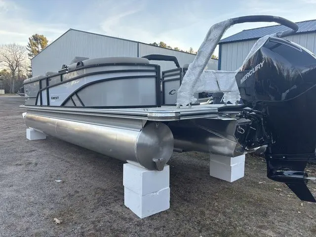 Slide: The Image of Crest Conquest 250 SLC 2026 - 5