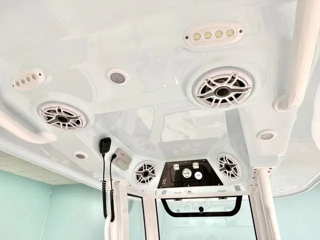 Slide: The Image of Sportsman Masters 247OE Bay Boat 2026 - 10