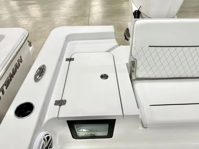 Slide: The Image of Sportsman Masters 247OE Bay Boat 2026 - 11