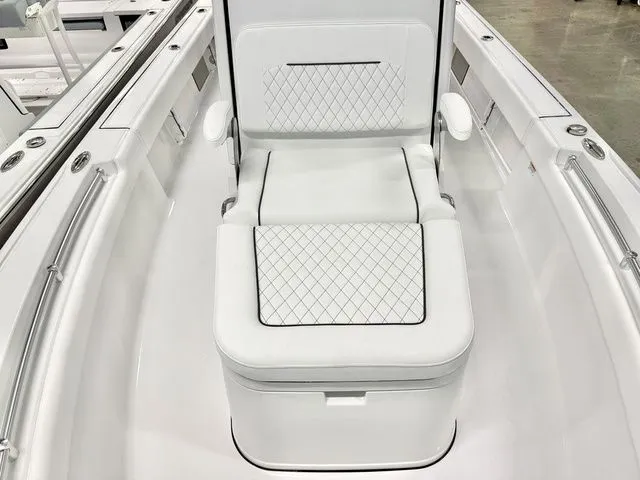 Slide: The Image of Sportsman Masters 247OE Bay Boat 2026 - 4