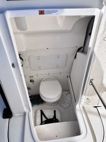 Slide: The Image of Robalo R272 Center Console 2022 - 10