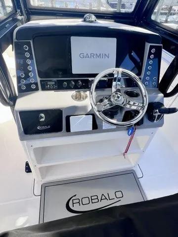 Slide: The Image of Robalo R272 Center Console 2022 - 12