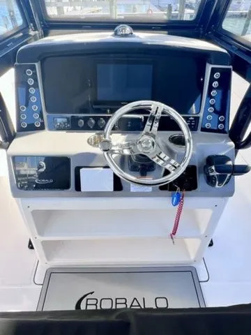 Slide: The Image of Robalo R272 Center Console 2022 - 13