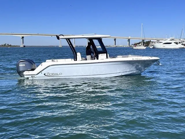 Slide: The Image of Robalo R272 Center Console 2022 - 5