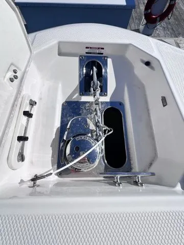 Slide: The Image of Robalo R272 Center Console 2022 - 9