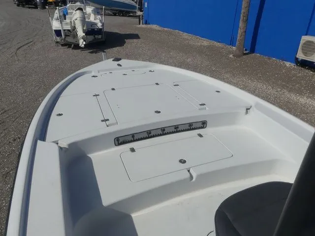 Slide: The Image of Yellowfin 24 Bay CE 2019 - 10