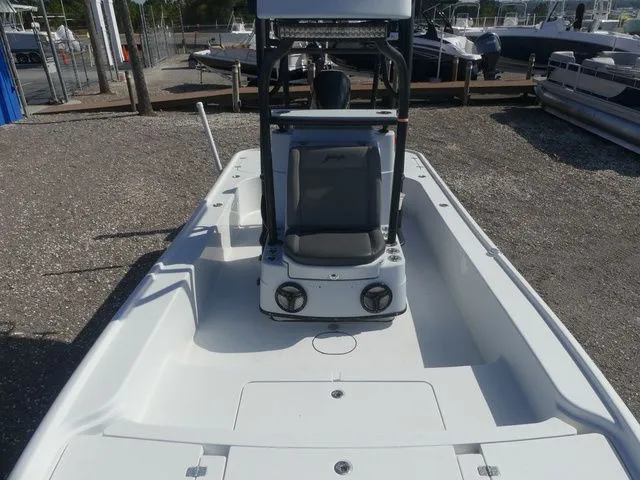 Slide: The Image of Yellowfin 24 Bay CE 2019 - 11