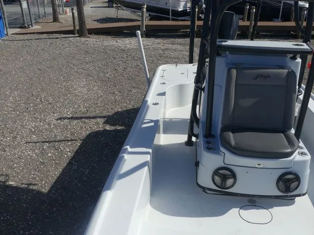 Slide: The Image of Yellowfin 24 Bay CE 2019 - 13