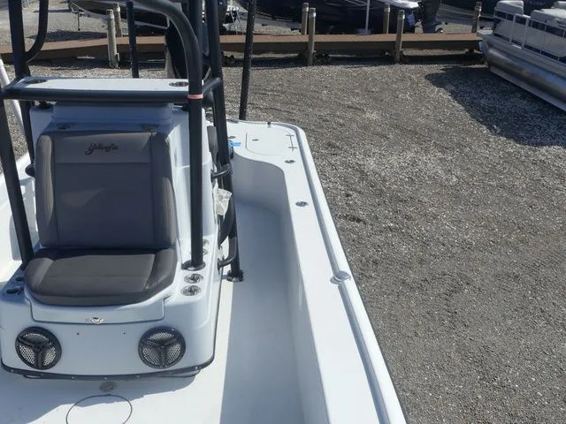 Slide: The Image of Yellowfin 24 Bay CE 2019 - 14