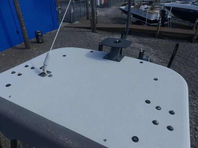 Slide: The Image of Yellowfin 24 Bay CE 2019 - 18