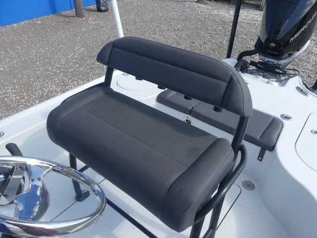 Slide: The Image of Yellowfin 24 Bay CE 2019 - 20