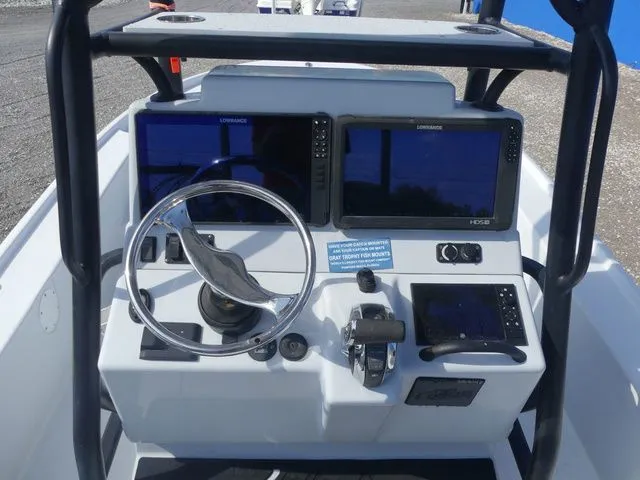 Slide: The Image of Yellowfin 24 Bay CE 2019 - 21