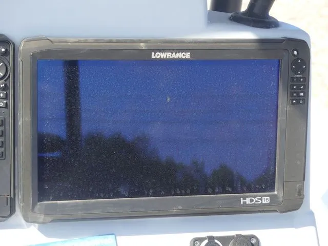 Slide: The Image of Yellowfin 24 Bay CE 2019 - 23