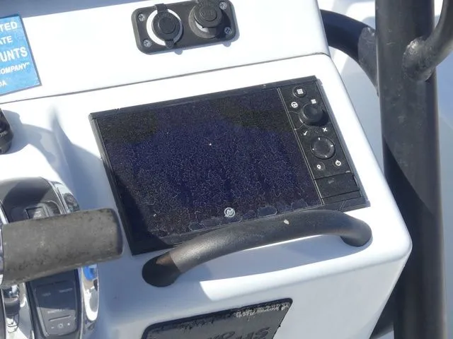 Slide: The Image of Yellowfin 24 Bay CE 2019 - 25