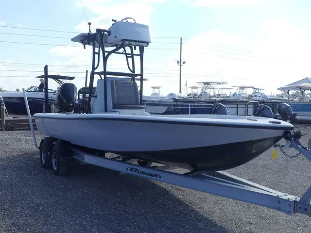 Slide: The Image of Yellowfin 24 Bay CE 2019 - 3