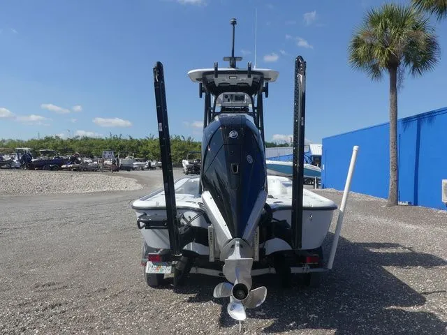 Slide: The Image of Yellowfin 24 Bay CE 2019 - 5