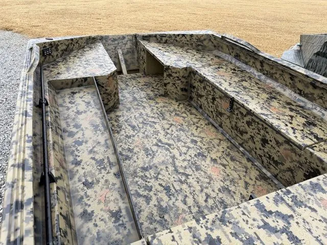 Slide: The Image of Edge Duck Boats 553 DB 2026 - 4