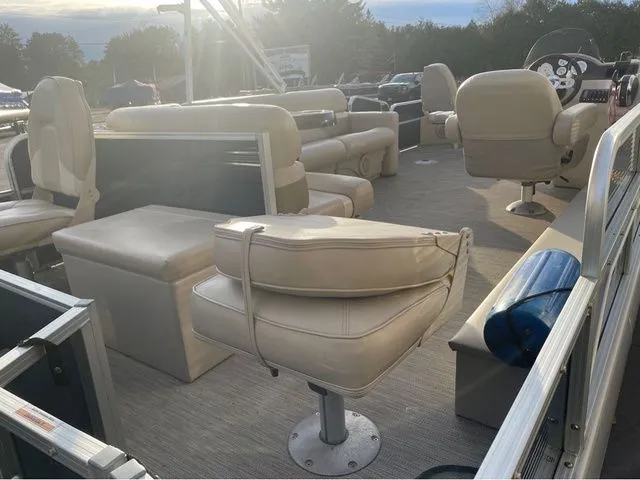 Slide: The Image of Misty Harbor ADVENTURE 2085CF 2018 - 10