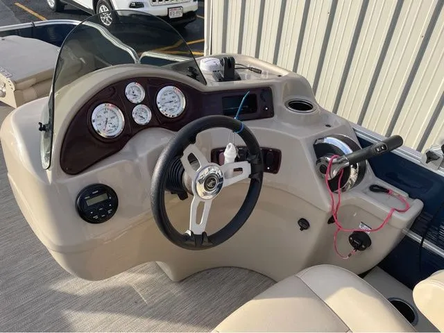 Slide: The Image of Misty Harbor ADVENTURE 2085CF 2018 - 12