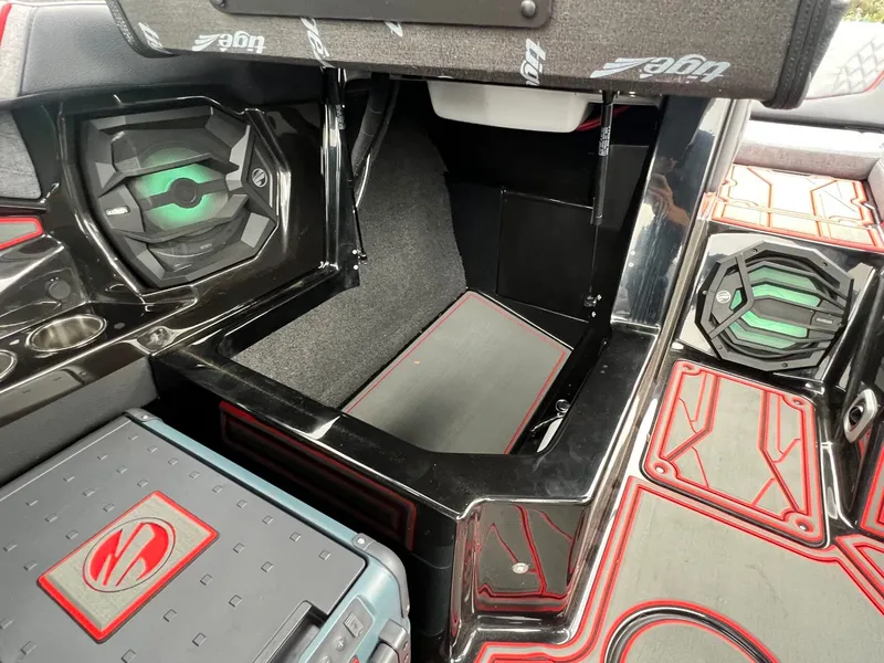 Slide: The Image of Interior of 2026 Tigé 24RZX boat featuring speakers and stylish flooring. - 37
