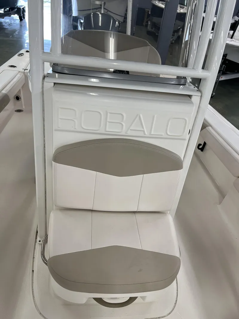 Slide: The Image of Robalo 246 Cayman 2017 - 17