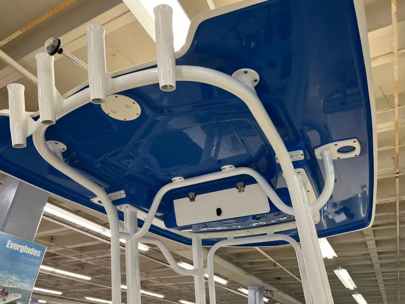 Slide: The Image of Robalo 246 Cayman 2017 - 18